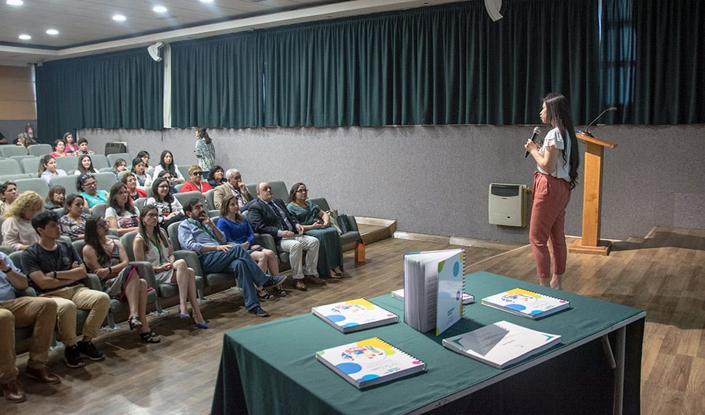 Lanzan en Concepción libro “Yo te Cuido” que ayuda a cuidadores de personas con dependencia severa