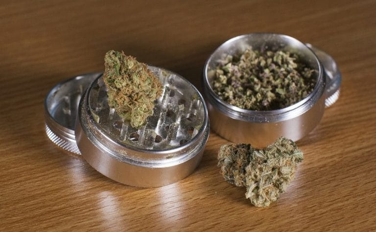 Condenan a cadete de la Fuerza Aérea por guarda ilegal de marihuana