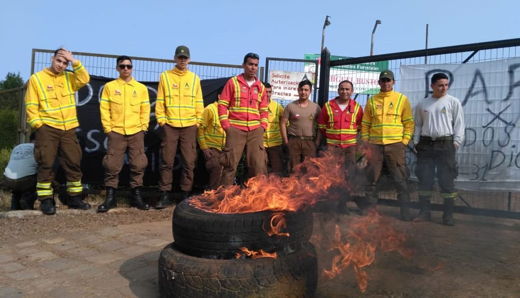 “Nadie saldrá en caso de incendio forestal”: Brigadistas de Conaf Biobío iniciaron paralización
