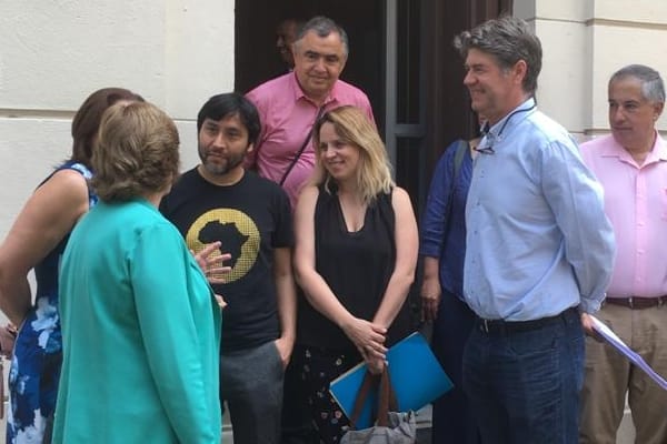 A 9 días de su creación James Hamilton y Claudio Narea, renunciaron al Partido por la Dignidad