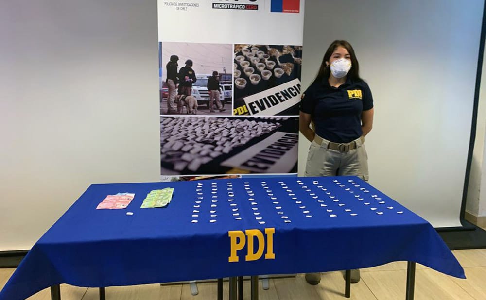 Detienen a mujer con más de 1.500 dosis de droga en Los Ángeles