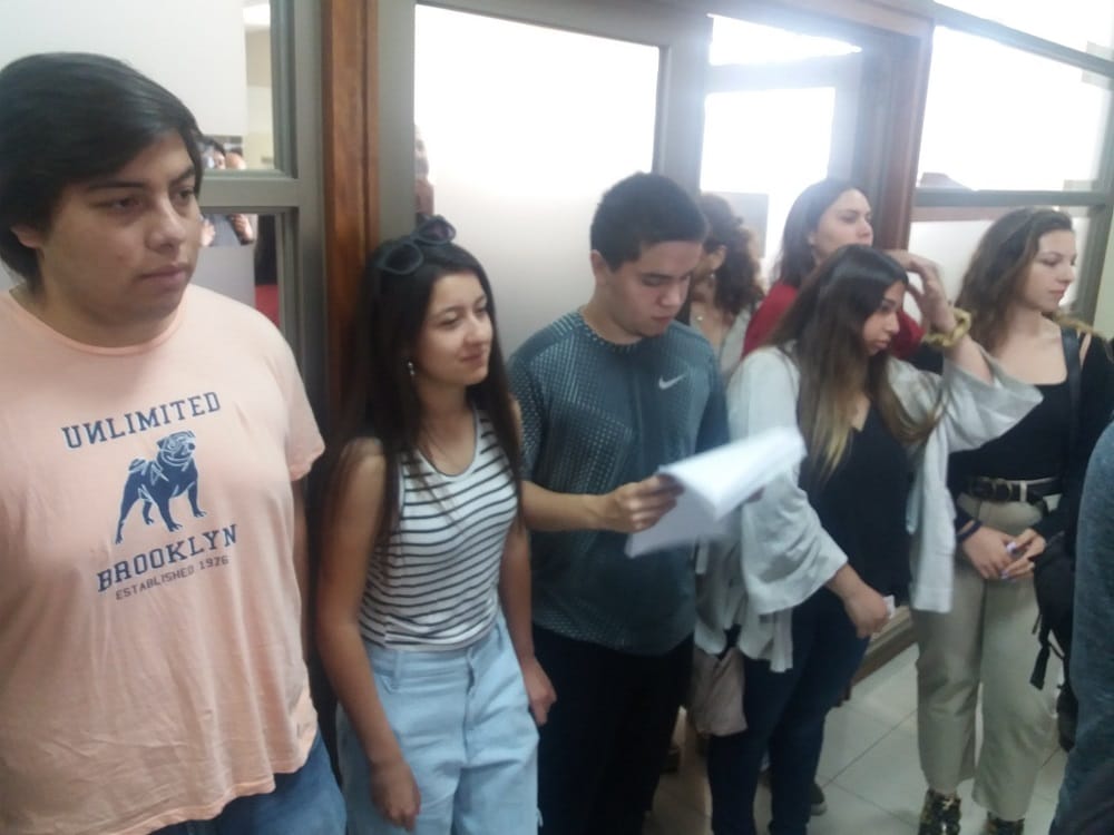 Jóvenes de Concepción piden a la Justicia que obligue al Demre tomar la PSU de Historia