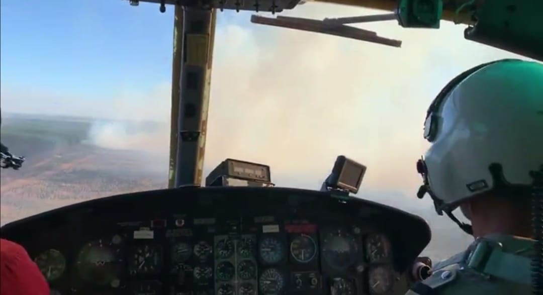 Realizan evacuación preventiva por incendio forestal sin control en Laja
