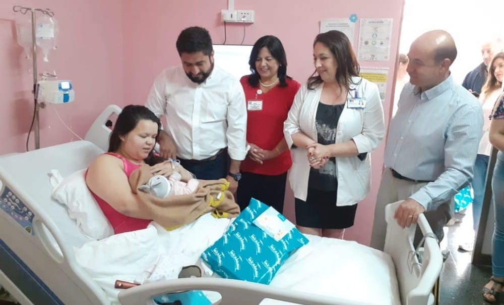 Visitan a la primera bebé nacida en el 2020 en la comuna de Talcahuano