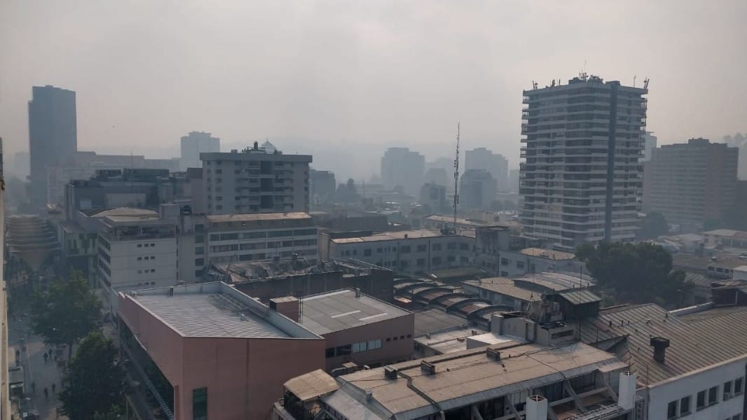 Incendios forestales en provincias de Arauco y Biobío cubren de humo la Región