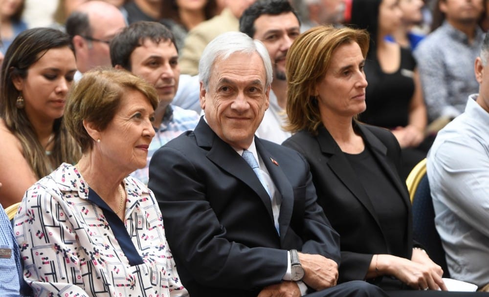 Cadem: Aprobación del Presidente Piñera se desploma y llega al 10%