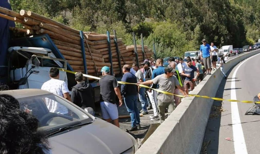 Triple colisión se registra en la entrada sur de Lota y genera gran congestión en la Ruta 160