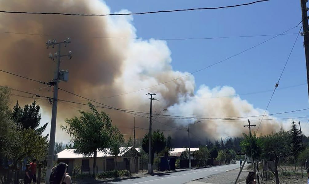 Incendio fuera de control obligó a Bomberos a evacuar Puesto de Comando en Tucapel