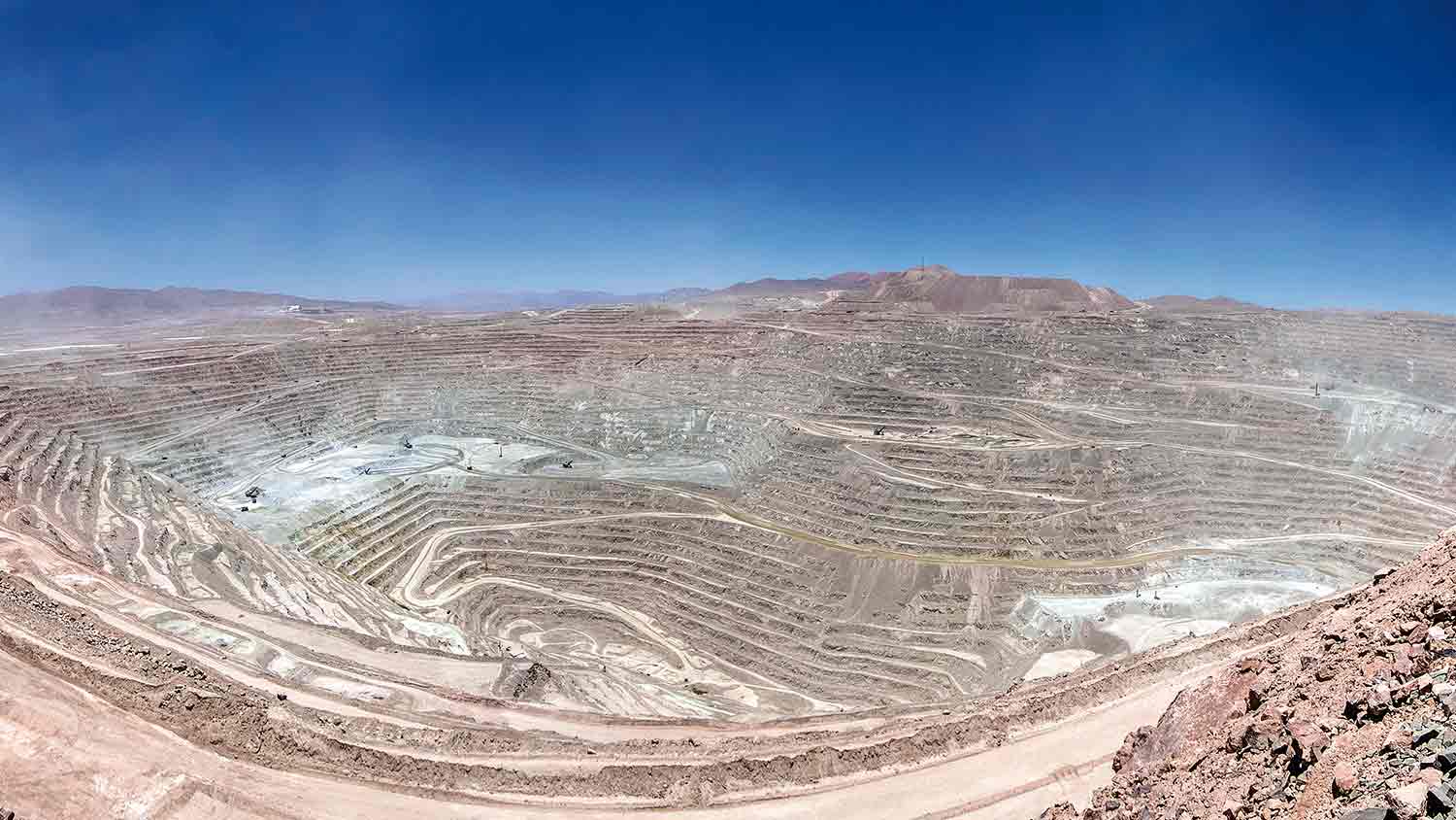 Minera Escondida anuncia que dejará de sacar agua subterránea en el Salar de Atacama