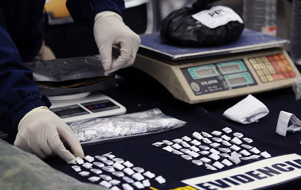 Incautan más de 8 millones de pesos en droga y detienen a dos hombres en Los Ángeles