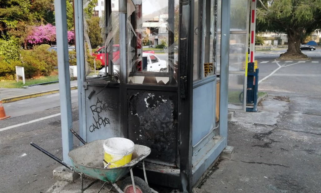 Nuevamente vandalizan la U. de Concepción en jornada de manifestaciones