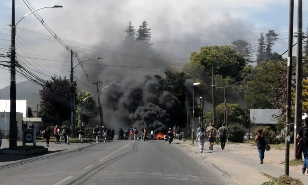 Se registran incidentes cerca de la Universidad del Biobío: Barricadas en Collao