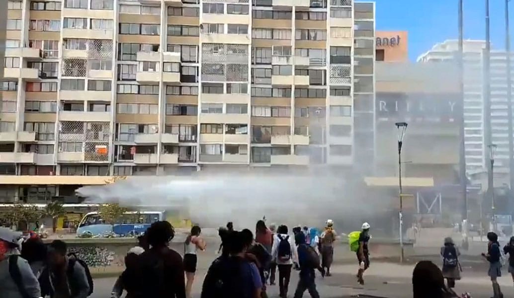 “Mochilazo” en Concepción culminó con brutal enfrentamiento en pleno centro de la ciudad