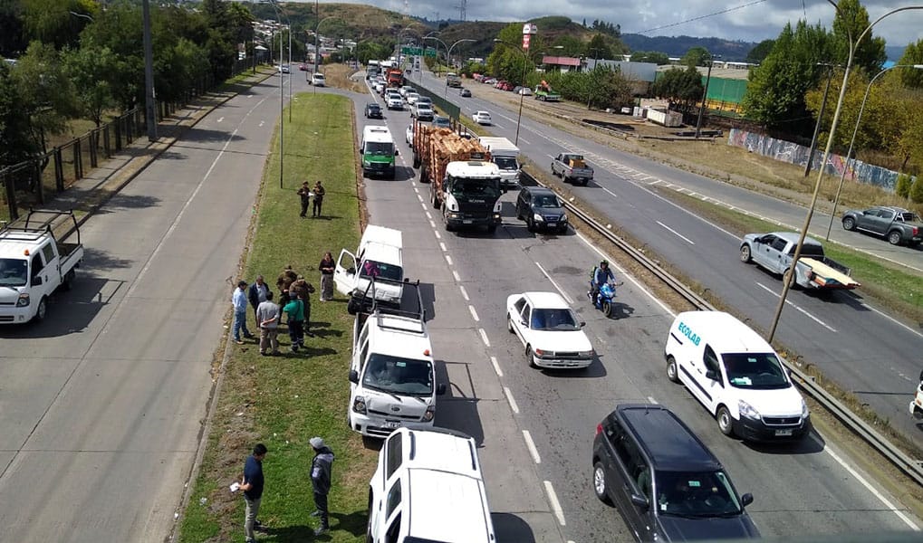 Triple colisión genera gran congestión en Alonso de Ribera frente a la Ucsc