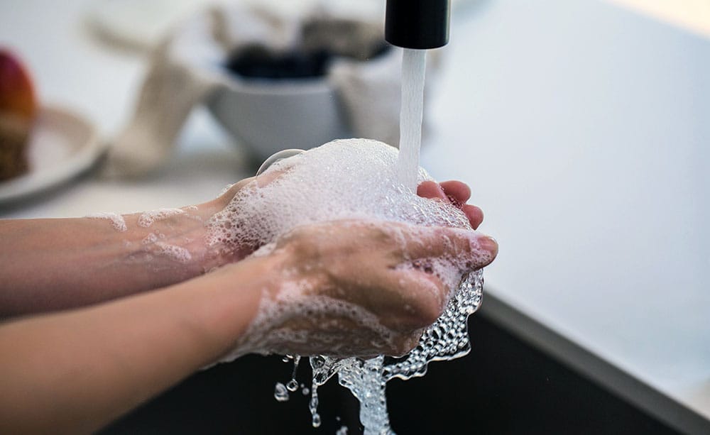Suspenden cortes de luz y agua durante estado de catástrofe por coronavirus