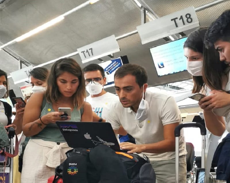 Jóvenes penquistas figuran en grupo de 160 chilenos varados en Tailandia que no pueden volver a Chile