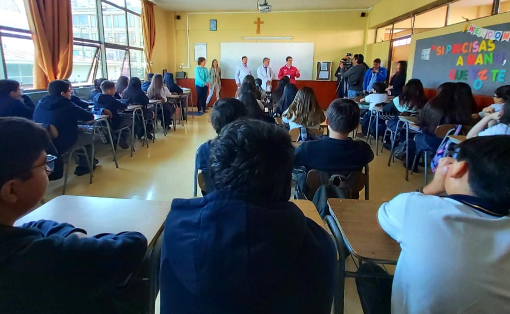 Llaman a docentes y estudiantes que estuvieron en zonas de riesgo por coronavirus a no asistir a clases