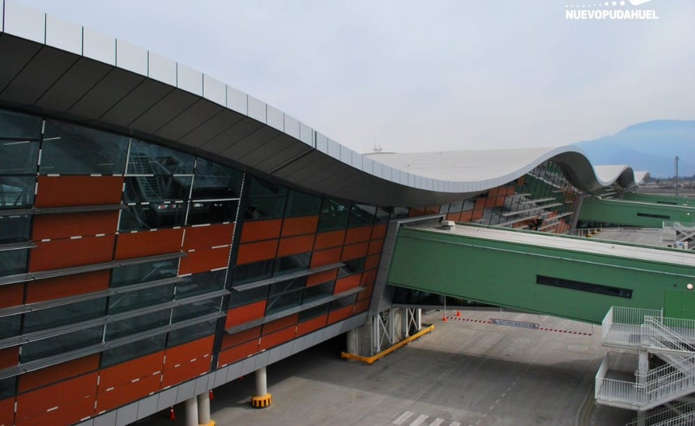 Roban camión de valores con 15 millones de dólares en el Aeropuerto de Santiago