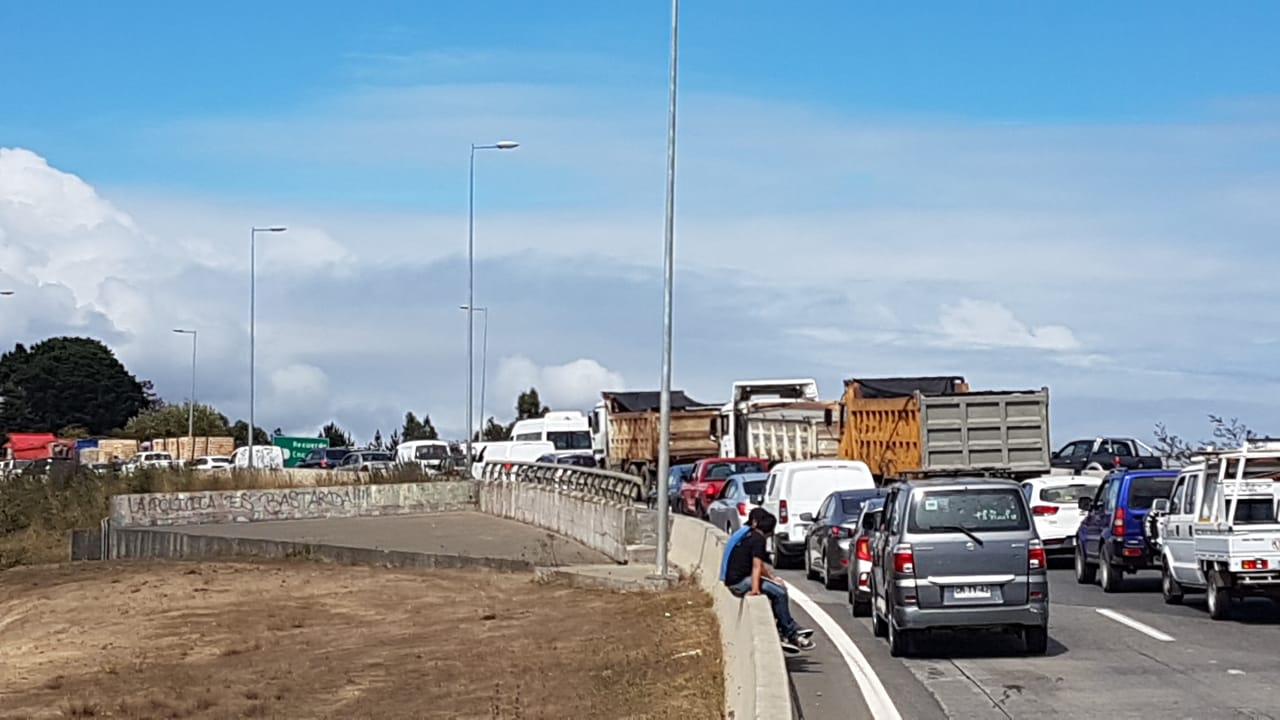 Impresionante taco ocupa más de 12 kilómetros en la Ruta 160: desde Colcura a Coronel