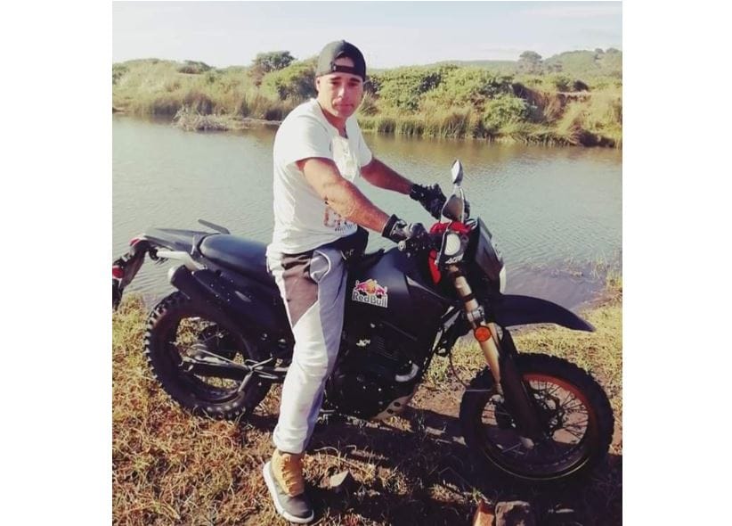 Joven de Talcahuano fallece tras chocar en moto contra un vehículo estacionado
