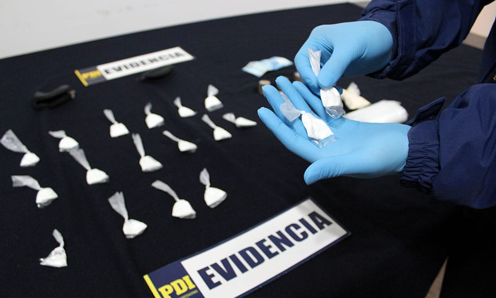 Detienen a tres sujetos en Coronel: Tenían más de 900 dosis de droga, municiones y dinero en efectivo