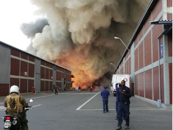 Fábrica se incendia y explota en Pudahuel: confirman tres personas desaparecidas