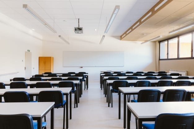 Profesores podrán descargar certificado para comprobar su actividad y recibir vacuna contra el COVID-19