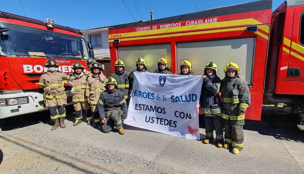 En cada comuna Bomberos del Biobío rindió sentido homenaje a trabajadores de la salud