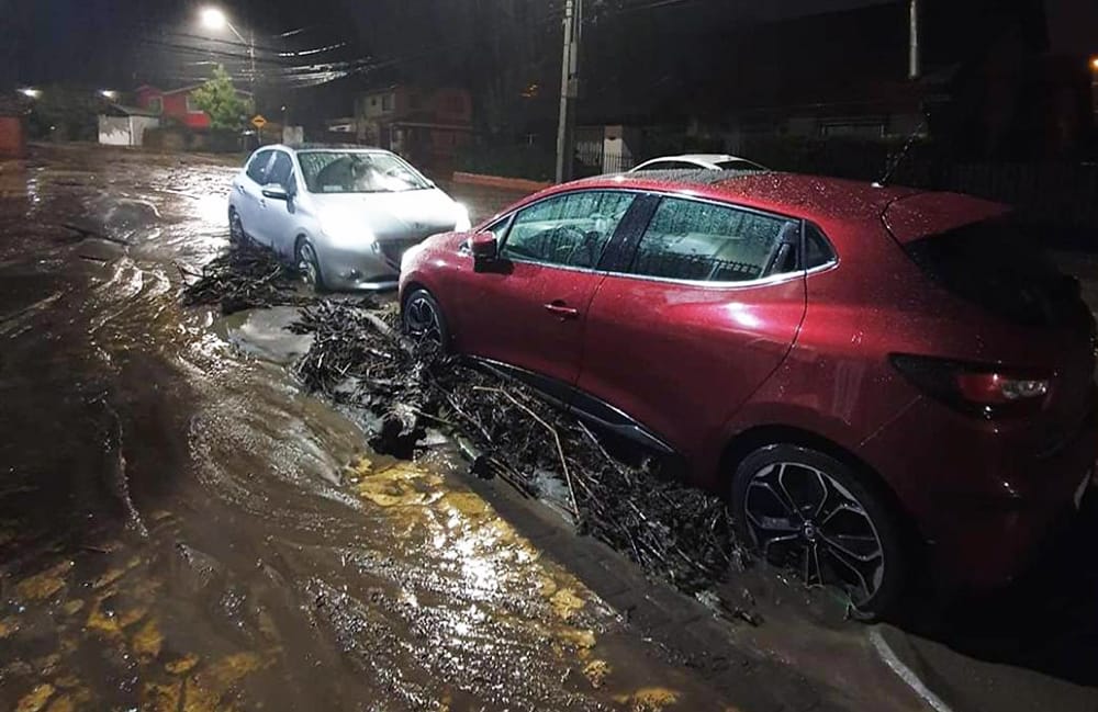Barro y sedimentos dejan más de seis cuadras inundadas en Chiguayante: Hay casas afectadas