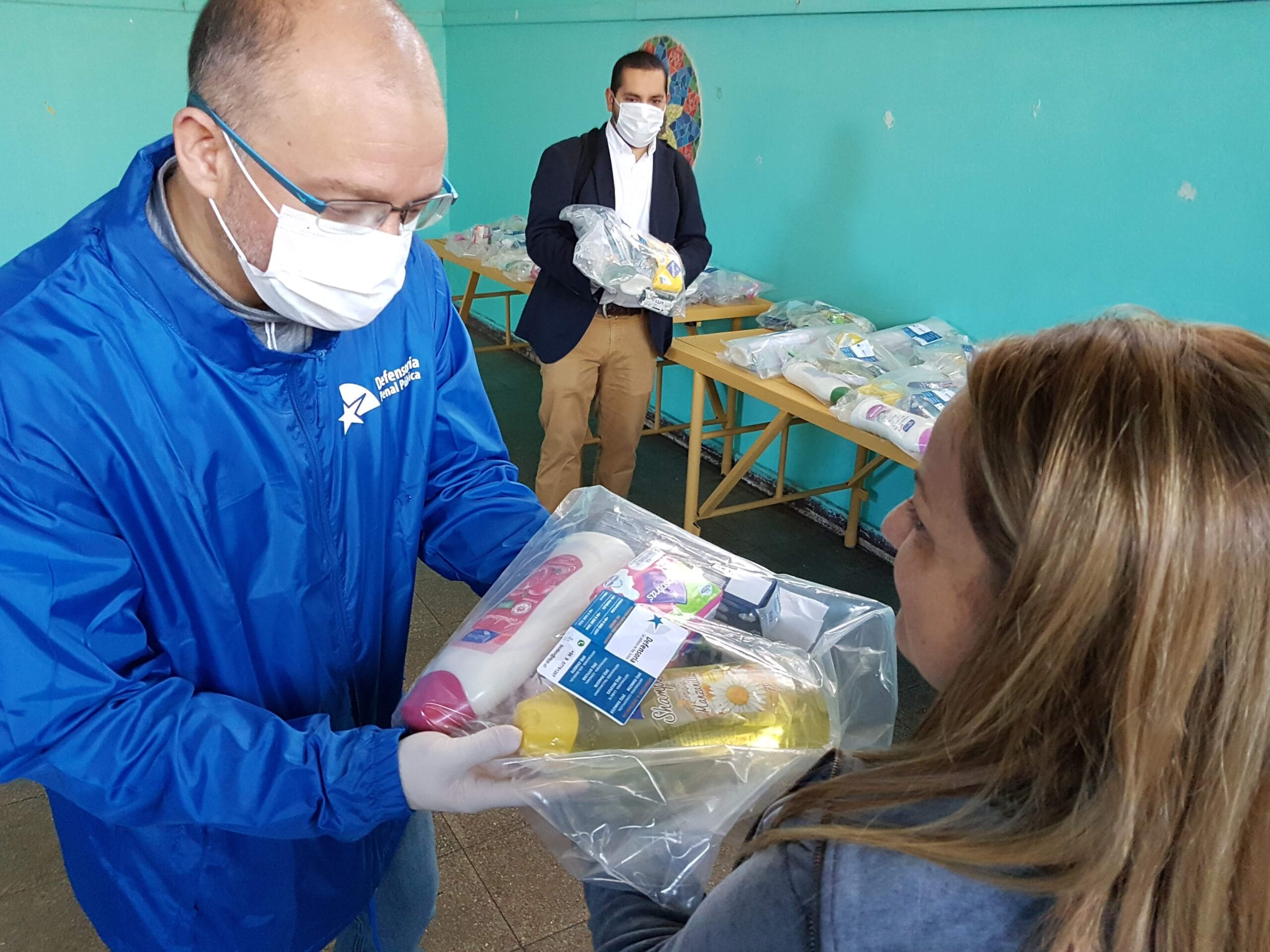 Entregan más de 100 “bolsas solidarias” a internos en cárceles de la Región del Biobío