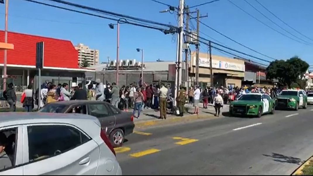 Gigantescas filas se registran en San Pedro de la Paz a horas de la cuarentena por coronavirus