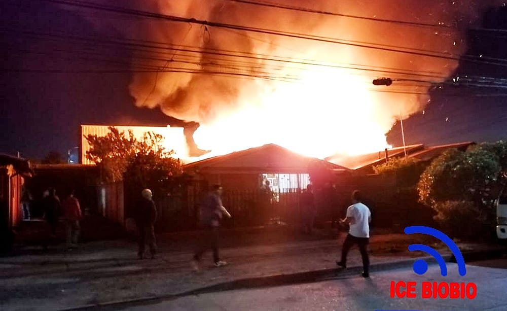 Incendio arrasa con viviendas en San Pedro de la Paz