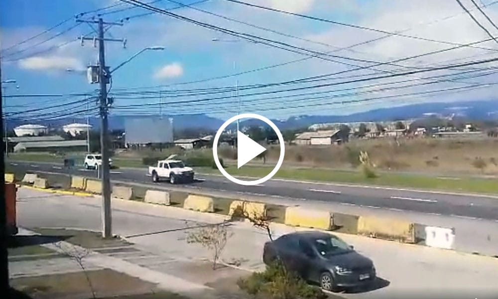 Hualpén: Captan temeraria maniobra en reversa en la Costanera para evadir cordón sanitario