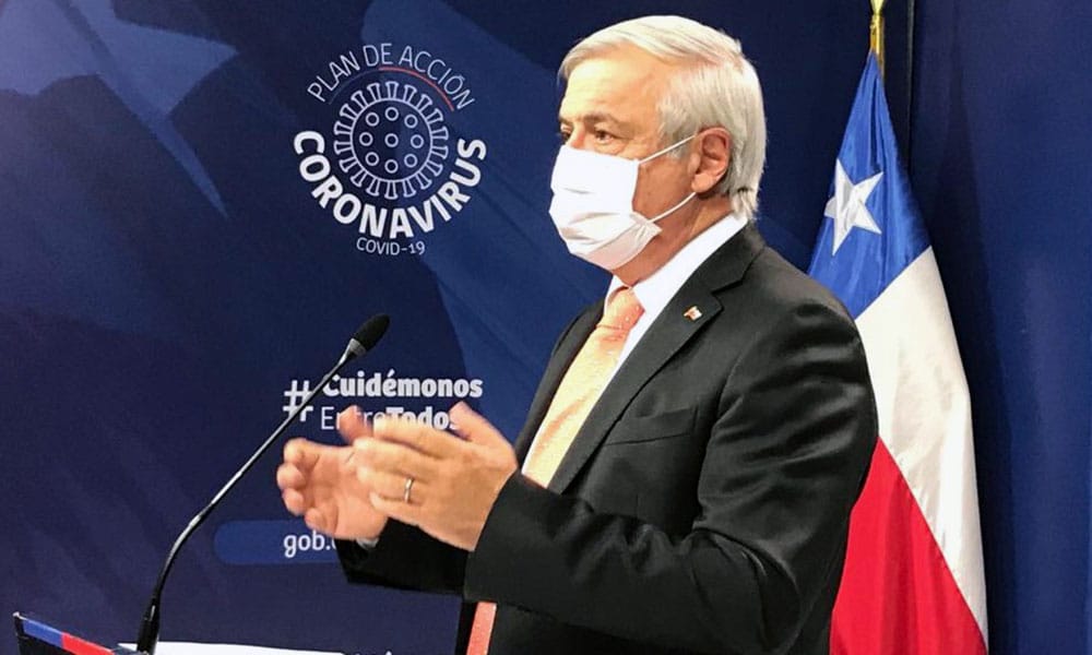 Sentido llamado a aplaudir hoy todos juntos a funcionarios de la Salud en Chile