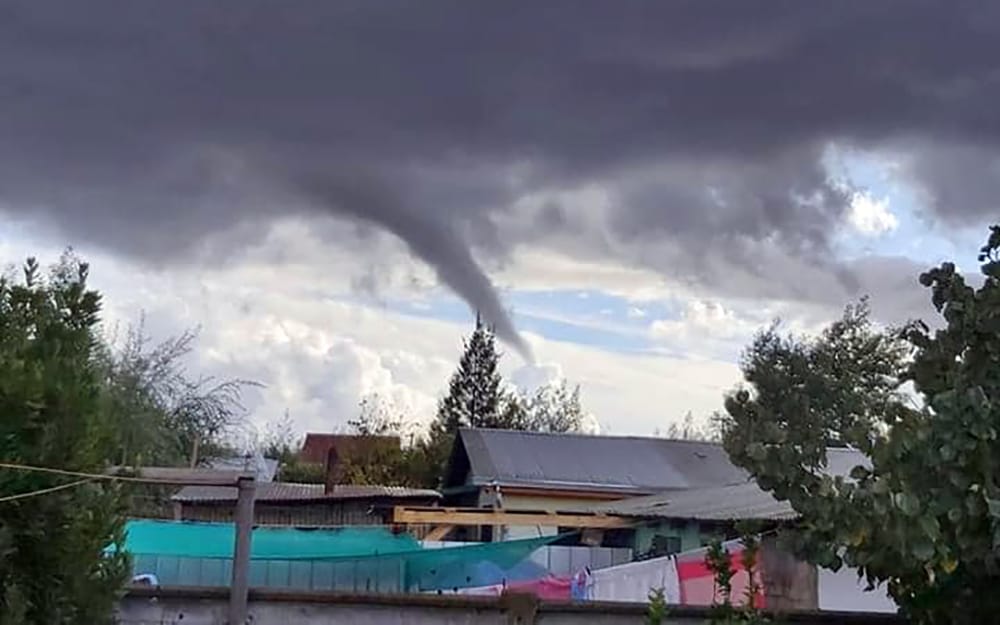 Posible inicio de un tornado fue captado por los usuarios en la comuna de San Nicolás en Ñuble