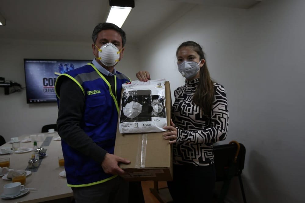 Madres de niños con cáncer y damas de fucsia de Concepción recibieron donación de mascarillas