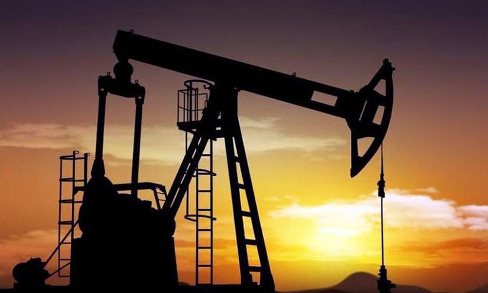 Precio del petróleo crudo sufre histórico desplome