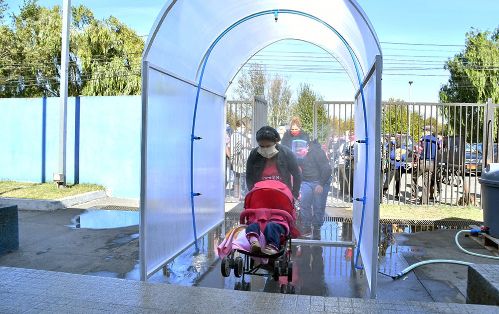 Por “falsa seguridad”: Salud del Biobío ordena retirar todos los túneles sanitizadores de personas
