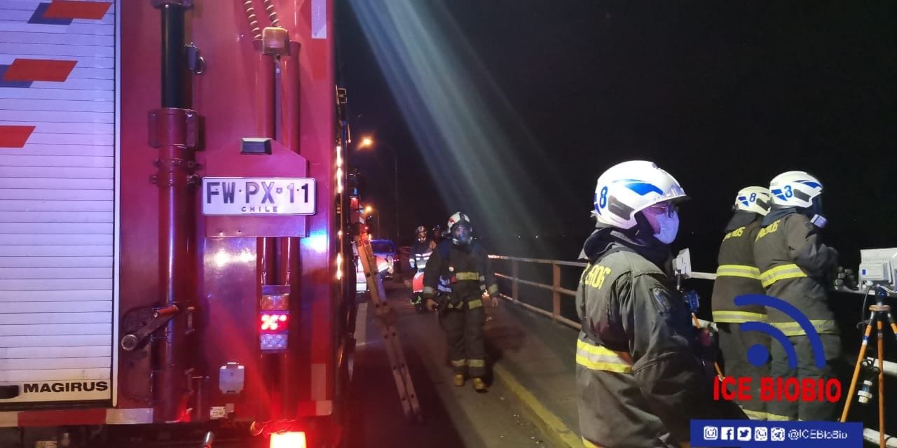 Amplio operativo en el puente Juan Pablo II: intentan rescatar a persona en el río Biobío