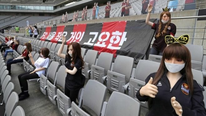 Club de fútbol usó muñecas sexuales como público y tuvo que pedir disculpas tras insólita idea