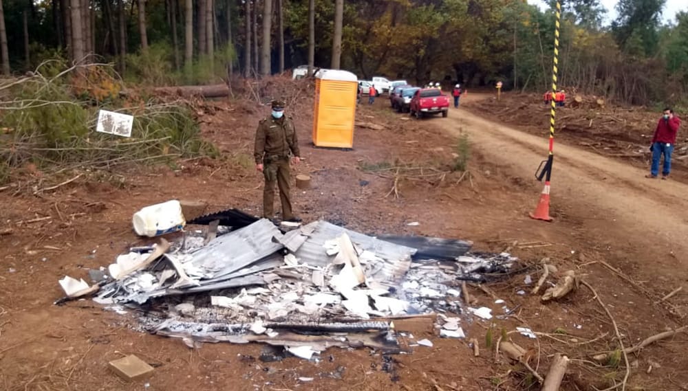Presunto atentado incendiario en Mulchén consumió garita de guardia de un predio forestal