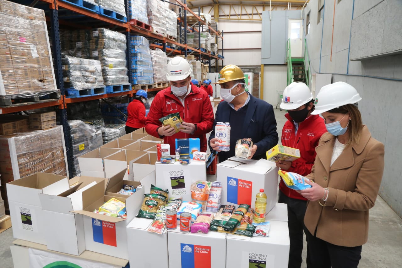 Cajas de alimentos: Acusan discriminación y letra chica para regiones en beneficio de Gobierno