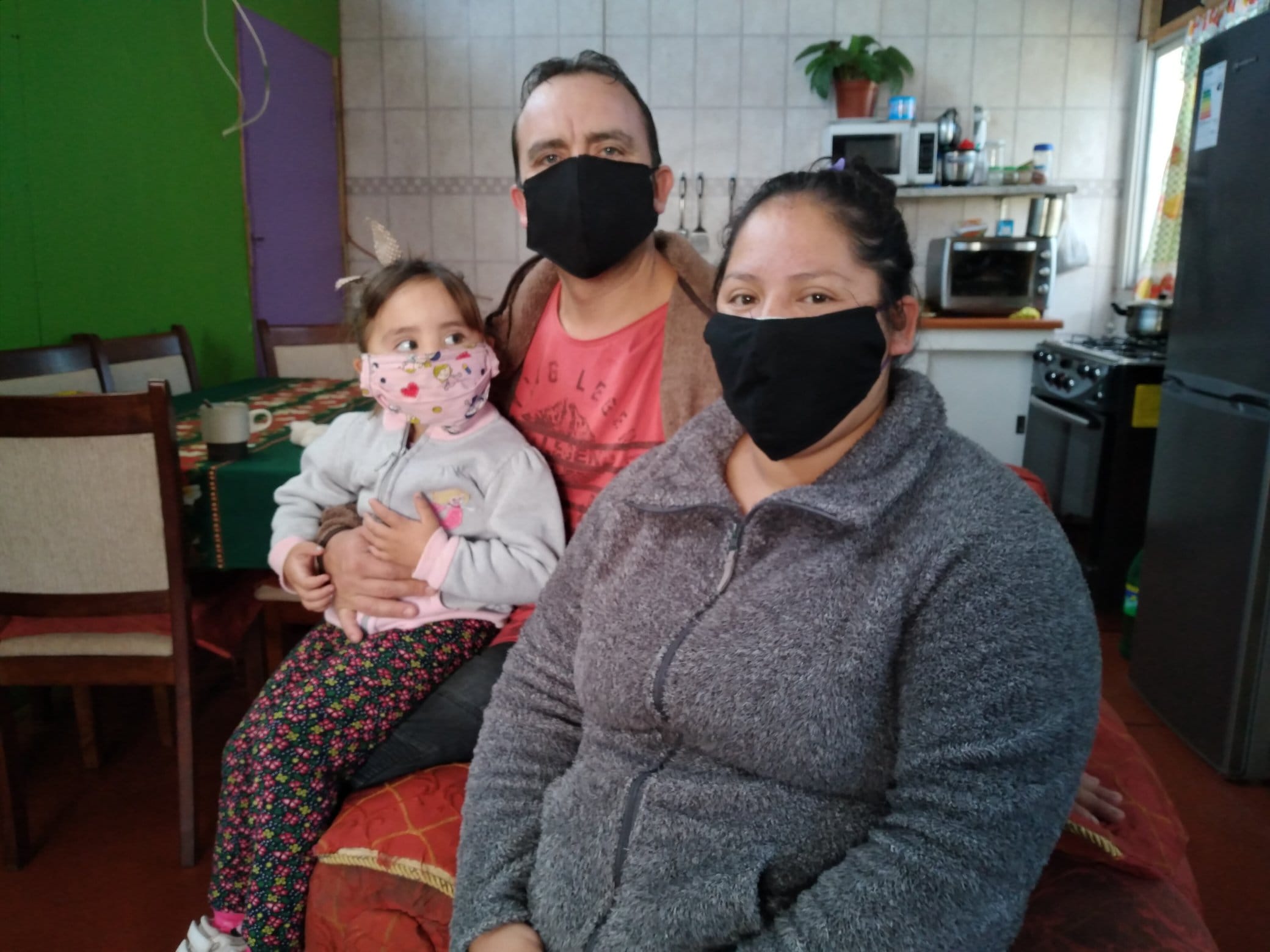 Mujeres embarazadas de campamento en Talcahuano no saben cuántos meses tienen por falta de control