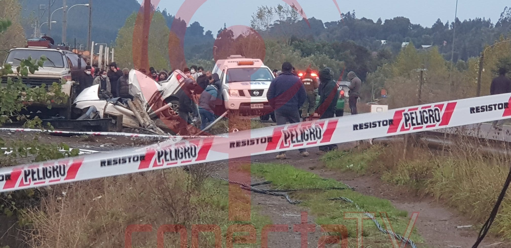 Dos jóvenes murieron tras chocar con poste de alumbrado público en Cañete