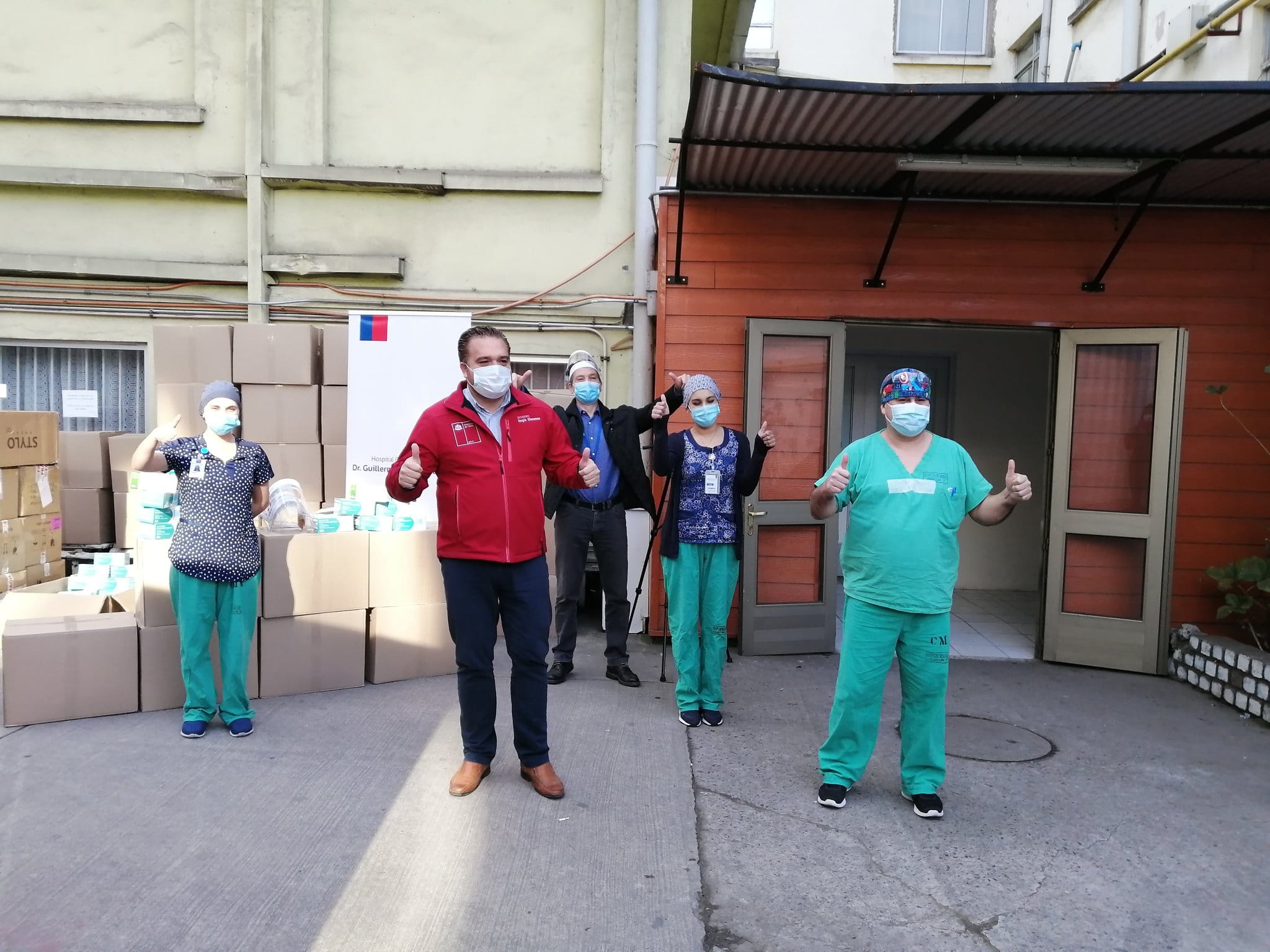 Gobierno entregó 91 mil mascarillas de protección a funcionarios del Hospital Regional