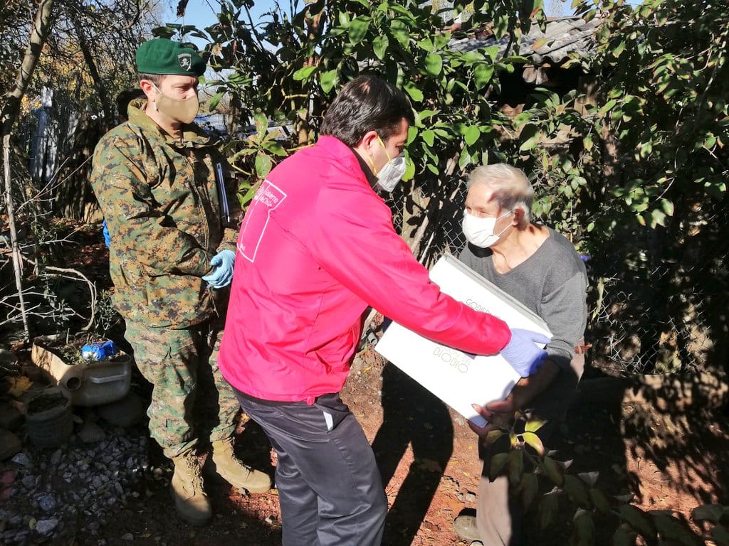 Adultos mayores de San Rosendo recibieron más de 100 cajas de alimentos