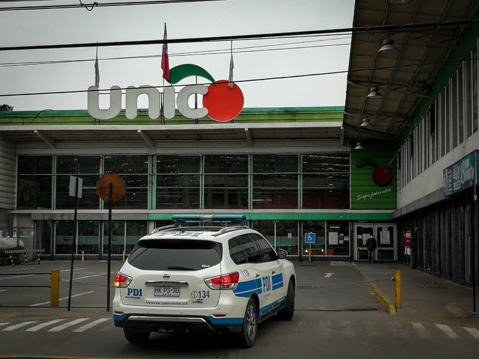 Cierran supermercado tras brote por dos fiestas en Laja: una trabajadora dio positivo de Covid-19