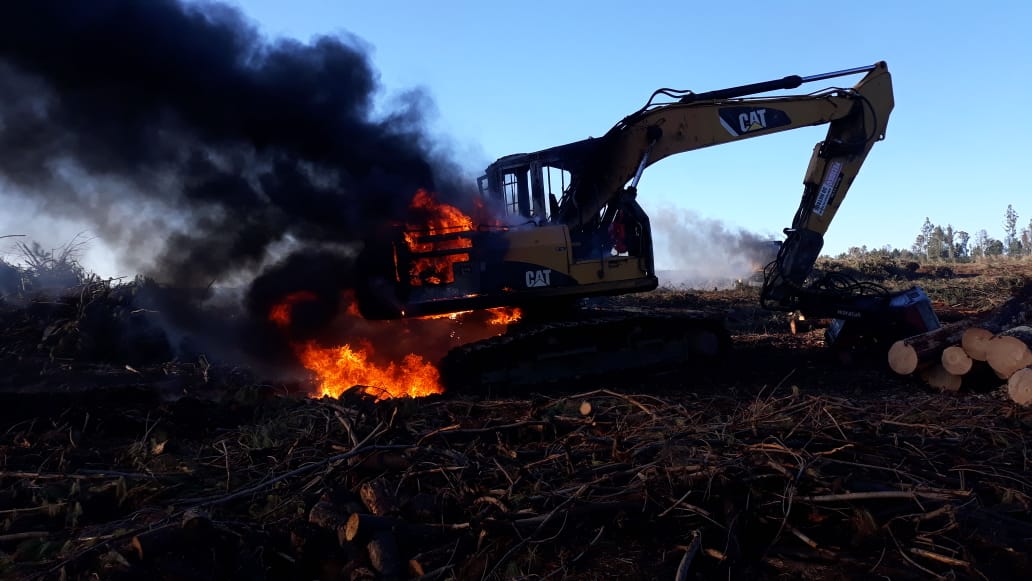 Trabajador lloró de impotencia tras nuevo ataque incendiario en Mulchén