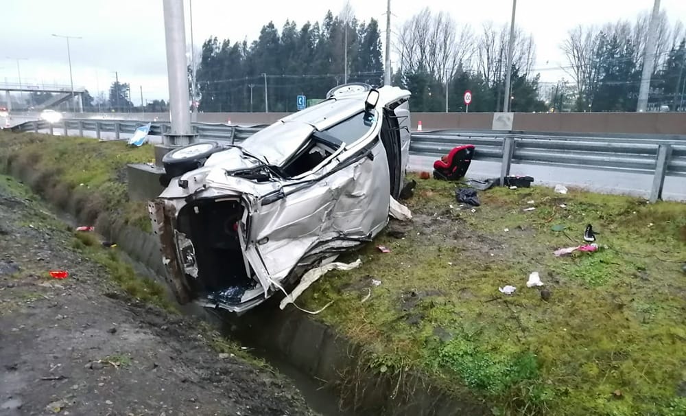 Menor de 3 años y joven de 21 mueren en grave accidente carretero en Cabrero