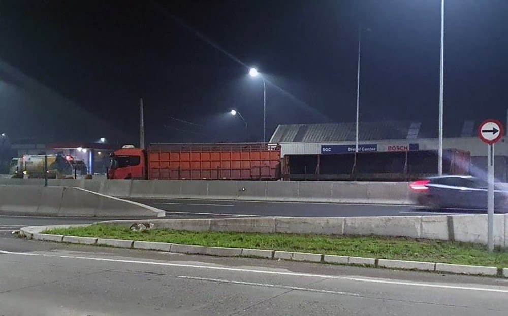 Carro cargado con animales se volcó en la Rotonda Bonilla de Concepción